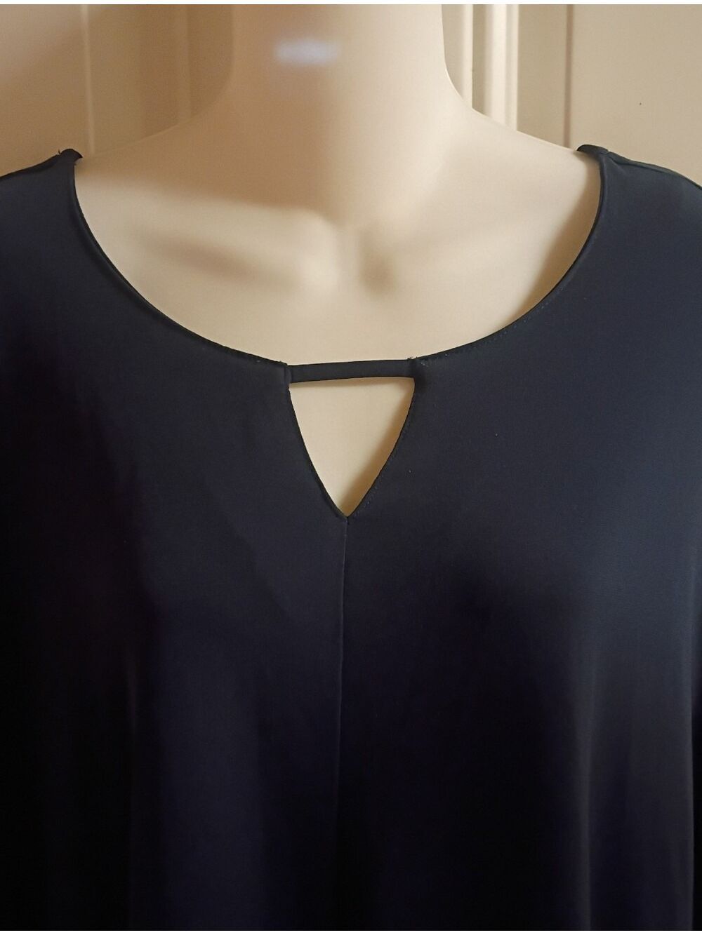 Catherines Sleeveless Keyhole Tank Top, Navy Size 4x - Picture 2 of 6